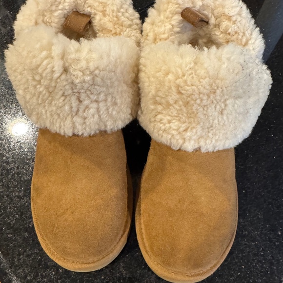 Ugg Tasman braid ultra mini boots in size 8 - Picture 1 of 9